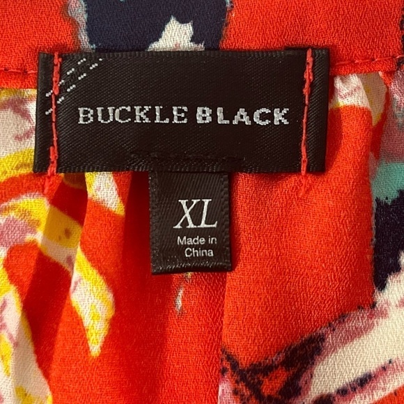 BUCKLE BLACK Red Abstract Feathers Palms Floral Blouse Size XL Whimsy Career - Picture 3 of 11